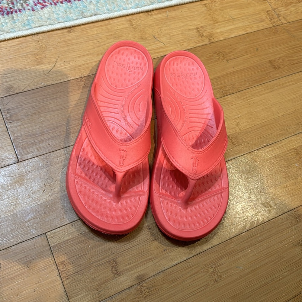 Nuu Sol Flip Flops Pink Sz 10 women/9 men - Picture 2 of 3
